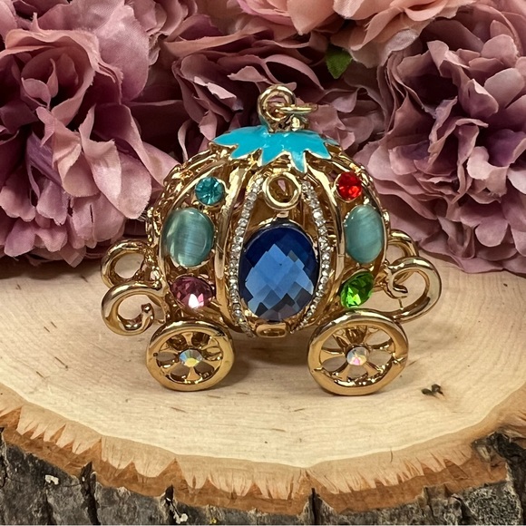 Cinderella’s Royal Blue and Gold Crystal Carriage Keychain Charm - Picture 11 of 15